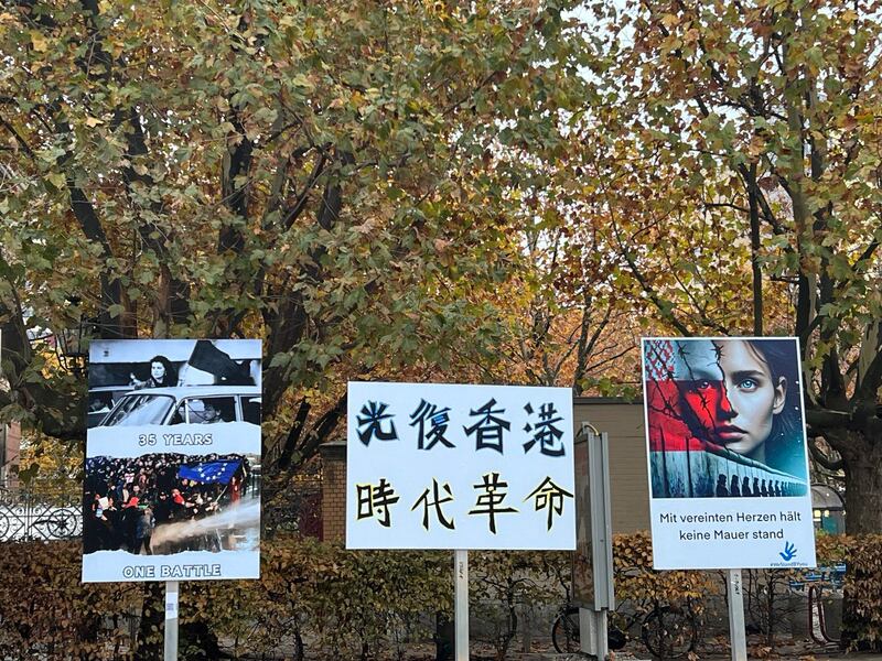 DE-BerlinWall-Tiananmen-110724-PHOTO 2-2.jpg