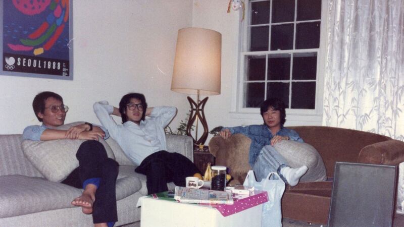 1989年2月的纽约,左至右,刘晓波(2010年诺贝尔和平奖得主、已故)、贝岭、江河。(贝岭提供)