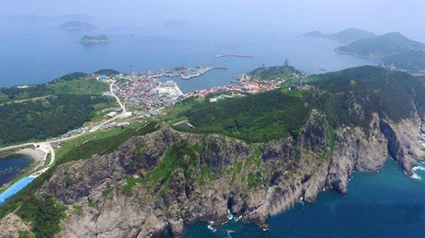 제주 추자면 추자도 '나바론 절벽' 위로 조성된 '나바론 하늘길'. 