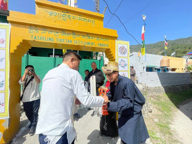 Sikyong penpa Mandi (2).jpg