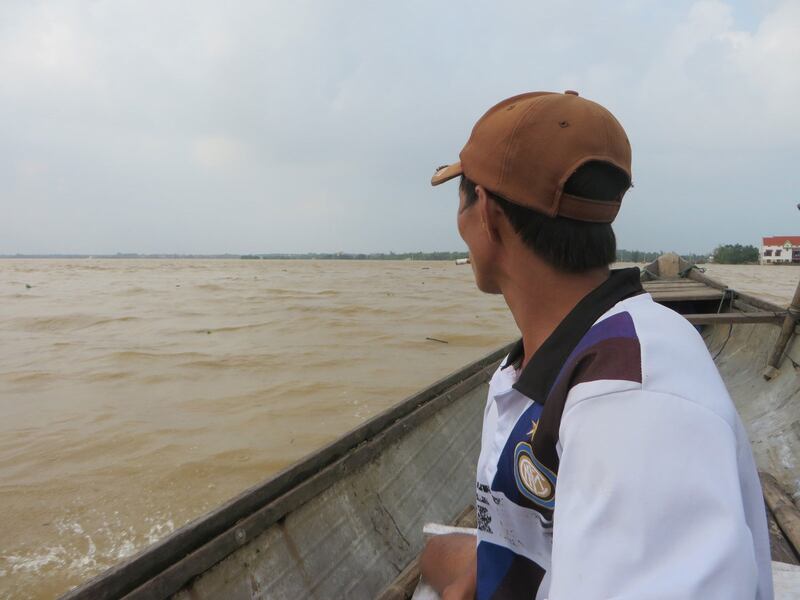 Đời sống người dân Quảng Bình, Hà Tĩnh chưa kịp hoàn hồn thì hiện tại, một trận lũ khác đang kéo đến, mức độ ngập lụt cũng không kém trận lũ trước.