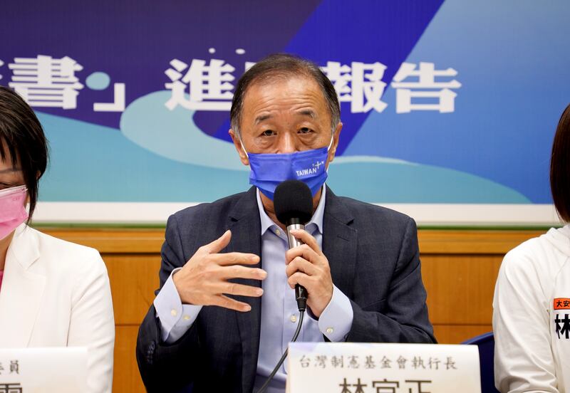 台灣制憲基金會執行長林宜正說,面對中國的威脅,台灣的政治光譜要重新界定。(淳音 攝)