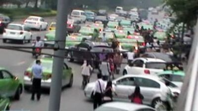 图片:成都发生大规模出租车罢工事件。(维权网)