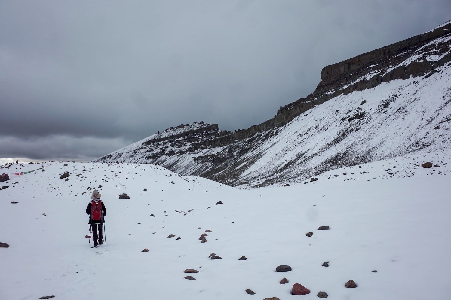 我艰难地走在内转道上。