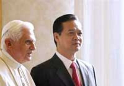 NguyenTanDungPope200b.jpg