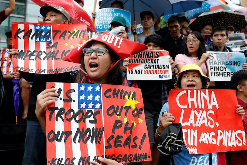 Hình minh hoạ. Biểu tình ở Philippines phản đối Trung Quốc ngăn cản ngư dân Philippines vào bãi cạn Scaborough Shoal ở Biển Đông hôm 12/6/2018 