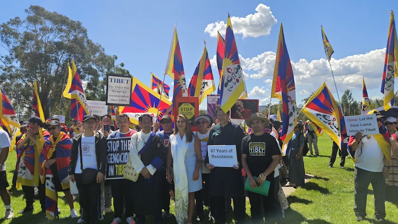 ཨོསི་ཊརེ་ལི་ཡའི་རྒྱལ་ཡོངས་གྲོས་ཚོཊ་མདུན་བོད་མིའི་སྒེར་ལངས་སྲུང་བརྩི་ཞུས་པ།