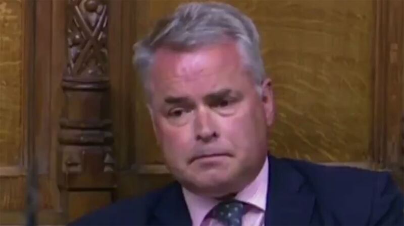 英国保守党议员勒顿(Tim Loughton) 7日在议会上。（推特视频截图/Tim Loughton MP@timloughton）