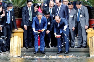 Tân Thủ tướng Nhật Suga Yoshihide đến thăm Việt Nam trong chuyến công du nước ngoài đầu tiên sau khi ông nhậm chức.