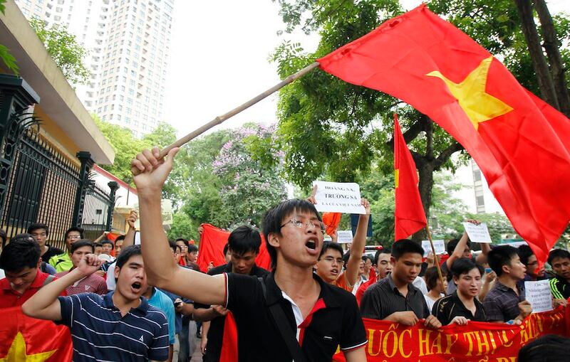 2011-06-12T120000Z_2076060057_GM1E76C14F101_RTRMADP_3_VIETNAM-CHINA.JPG