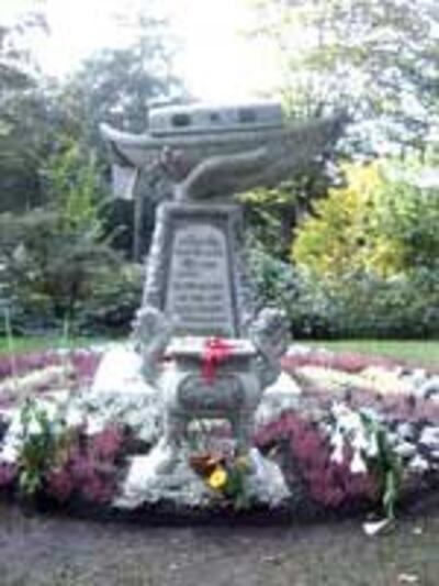 VNMemorialGerman150.jpg