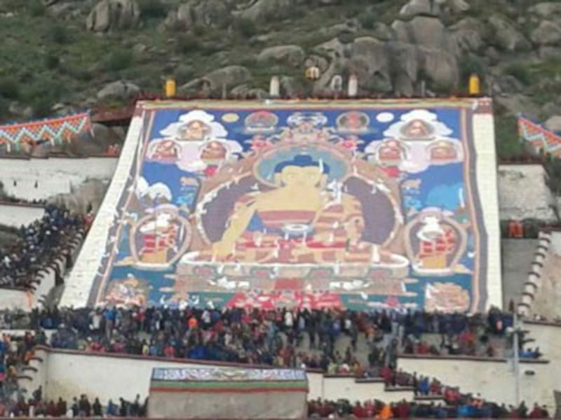 Tibetan worshippers view a huge thangka, or scroll painting, at the Yogurt Festival in Lhasa, Aug. 25, 2014. Credit: Photo courtesy of an RFA listener