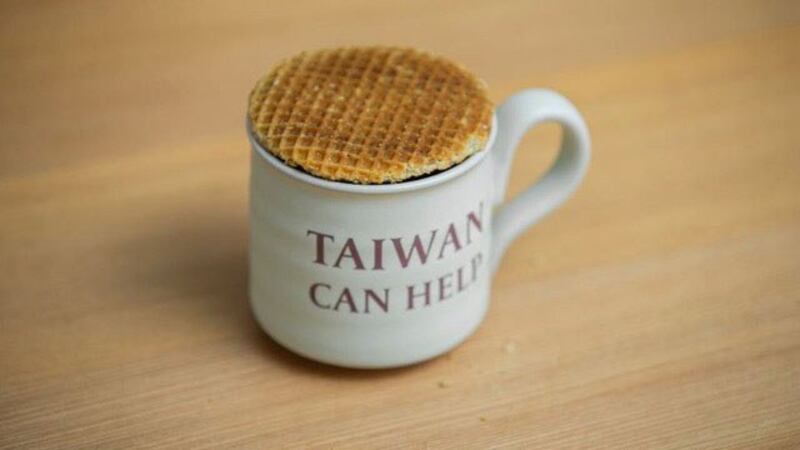 蔡英文总统也响应荷兰焦糖煎饼配台湾茶。(截图自蔡英文脸书)