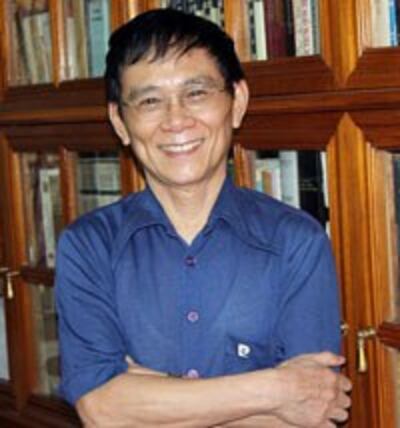 Giáo Sư Nguyễn Huệ Chi. Photo courtesy of bauxitevietnam