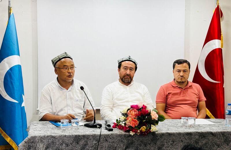 مەرھۇم مەرىپەتپەرۋەر ئالىم ئابدۇقادىر داموللامنىڭ شېھىت بولغانلىقىنىڭ 100 يىللىقى مۇناسىۋىتى بىلەن ئىستانبۇلدا ئۆتكۈزۈلگەن مۇھاكىمە يىغىندىن كۆرۈنۈش. 2024-يىلى 14-ئاۋغۇست، ئىستانبۇل.