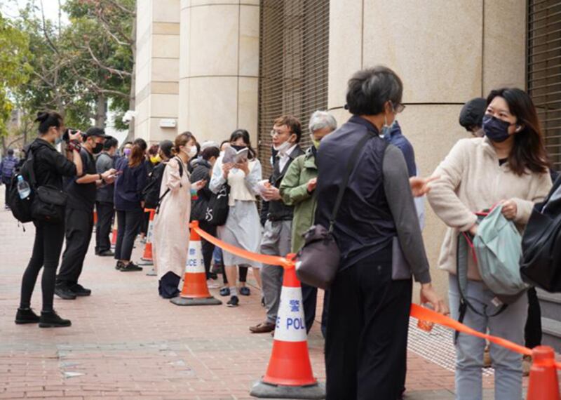 hk-queue2.jpg