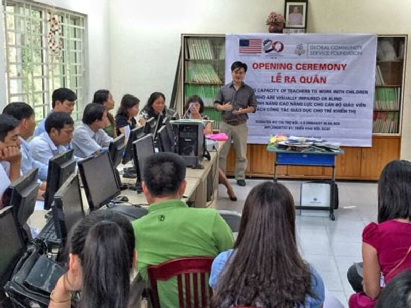 Một lớp tập huấn của Dự án Giáo dục Hòa nhập Trẻ mù cho các giảng viên. Photo courtesy GCSF Vietnam