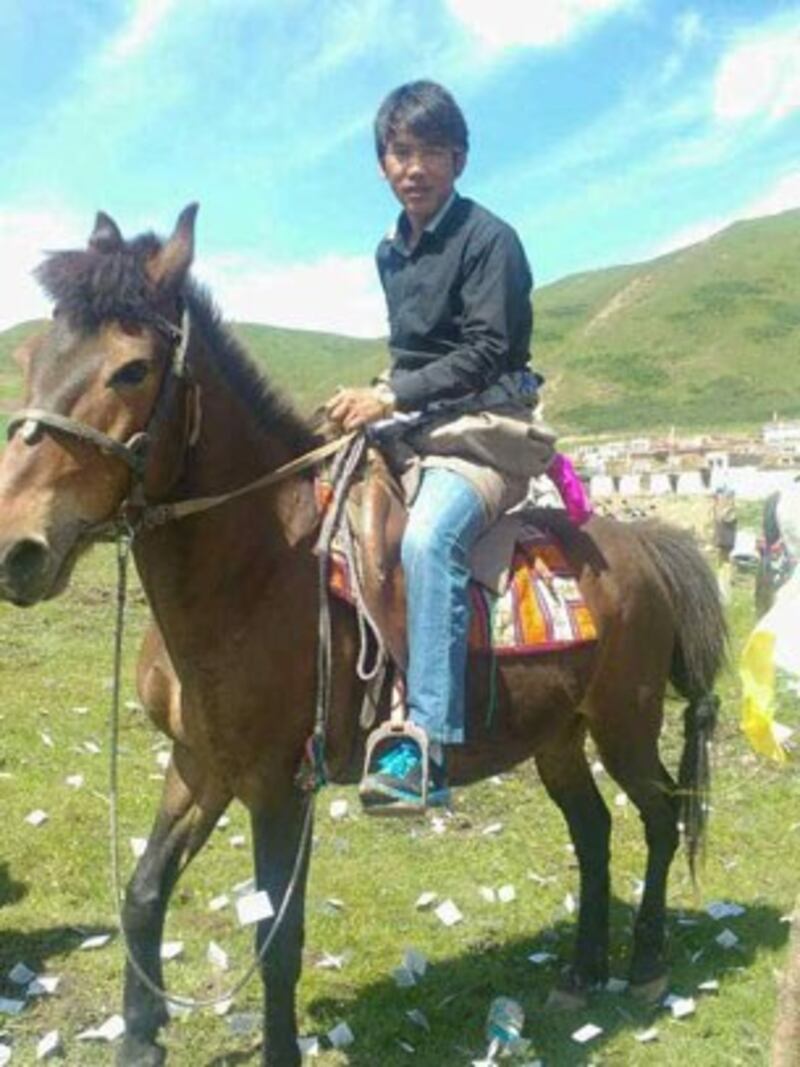 图片：桑杰嘉措自焚前。（境内受访人提供）