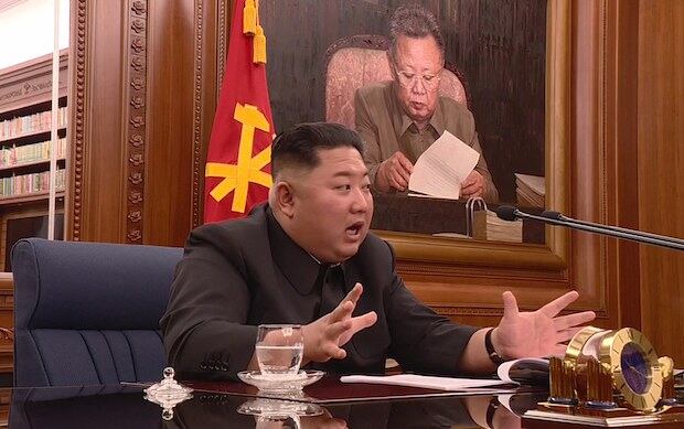 북한은 김정은 국무위원장이 주재한 가운데 제7기 제3차 확대회의를 열고 국방력 강화하기 위한 문제를 논의했다고 22일 조선중앙TV가 보도했다. 회의를 주재하는 김 위원장의 모습. 