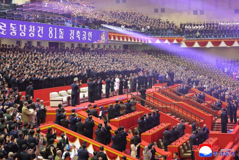 지난 10일 김정은 위원장과 부인 리설주, 딸 김주애가 북한 노동당 창건 81돌 경축공연 무대를 관람하고 있다.