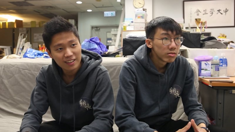 香港中大學生會前會長林睿睎（左），擔心校園舉報風氣愈來愈嚴重。（張展豪 攝 / 資料圖片）