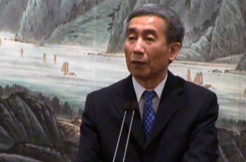 2014年8月22日，全國人大常委會副秘書長、兼《基本法》委員會主任李飛，主持最後一場座談會，發表措詞強硬的講話，表明堅決反對“佔中”，否則香港、國家將永無寧日。（現場人士提供）