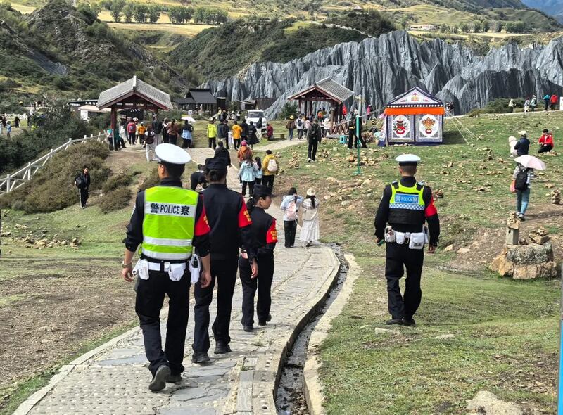 རྒྱ་ནག་གི་རྒྱལ་སྟོན་དུས་ཆེན་སྐབས་སུ་ལྷ་སའི་ནང་དམ་དྲག་ཆེན་པོ་ཡོད་པའི་ཐོག་དམིགས་བསལ་ཕོ་བྲང་པོ་ཏ་ལའི་ཁུལ་དུ་ཉེན་རྟོག་སྐོར་སྲུང་བའི་ལྟ་ཞིབ་ནན་པོ་ཡོད་འདུག