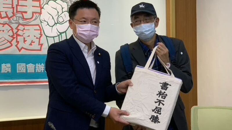 民进党立委赵天麟声援林荣基。(记者 黄春梅摄)