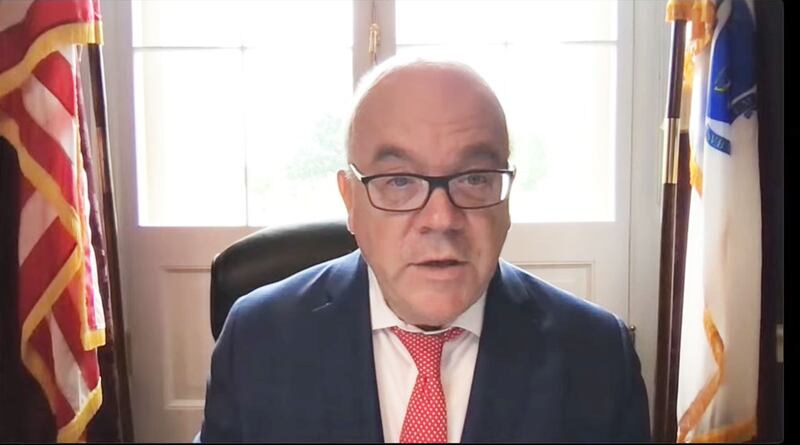 ئامېرىكا دۆلەت مەجلىسى قارمىقىدىكى خىتاي ئىشلىرى كومىتېتىدا ئۆتكۈزۈلگەن «خىتاينىڭ رەقەملىك مۇستەبىتلىك ئارقىلىق دىننى كونترول قىلىشى» ماۋزۇلۇق ئىسپات ئاڭلاش يىغىنىدا ئامېرىكا ئاۋام پالاتا ئەزاسى جەيمىس ماكگوۋرن(James McGovern) سۆزلىمەكتە. 2022-يىلى 13-سېنتەبىر، ۋاشىنگتون.