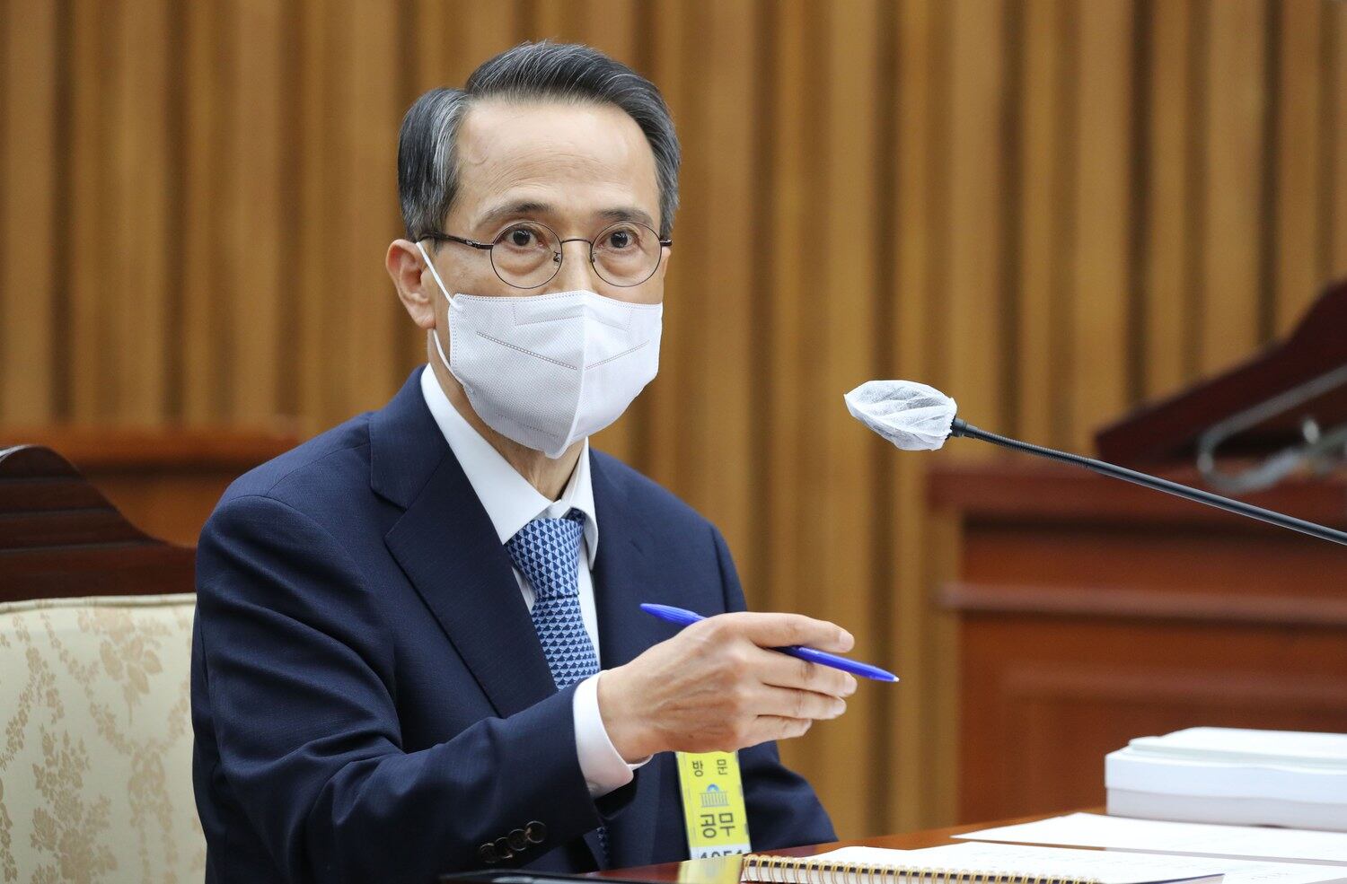 윤석열 정부 초대 국가정보원장으로 지명된 김규현 후보자가 25일 서울 여의도 국회에서 열린 인사청문회에서 의원들의 질의에 답변하고 있다.