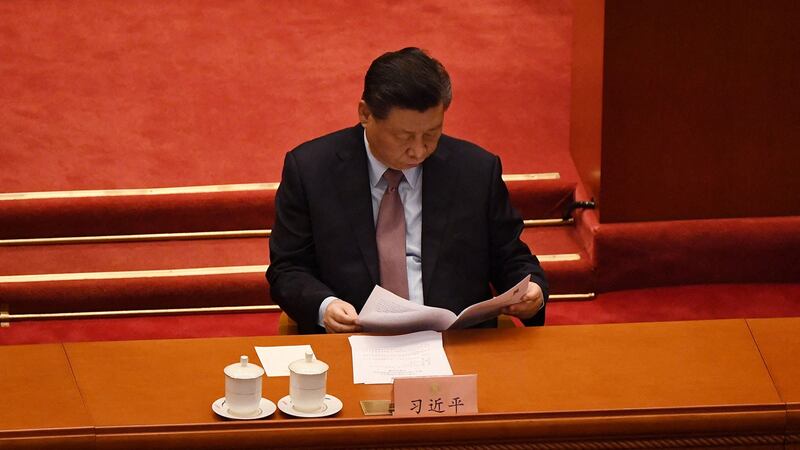 2021年3月4日，习近平在中国人民政治协商会议（CPPCC）开幕式上宣读一份报告。 （法新社）