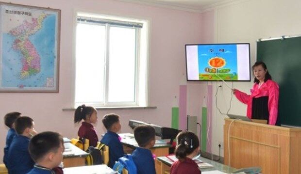 개학 맞은 북한 어린이들.