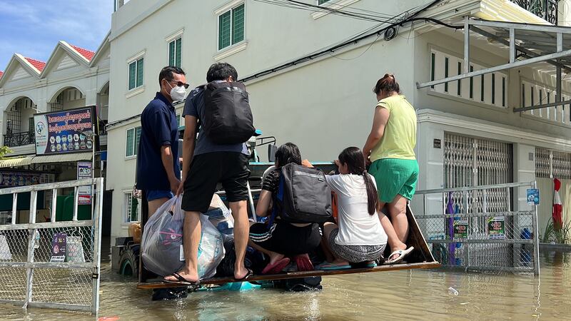 Flash_Flood_in_Phnom_Penh_070323_3a.jpg