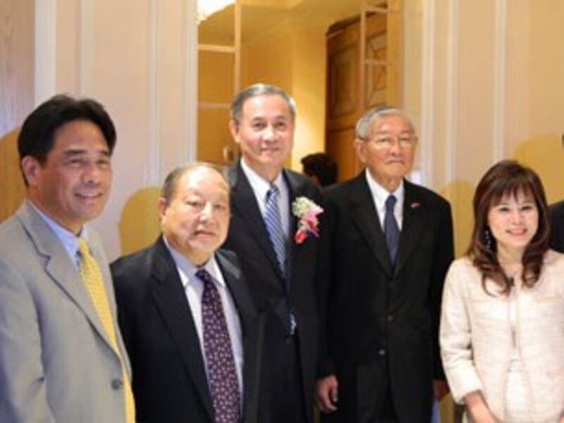 图片:洛杉矶侨界设宴相迎刘德勋来访.(记者萧融拍摄)