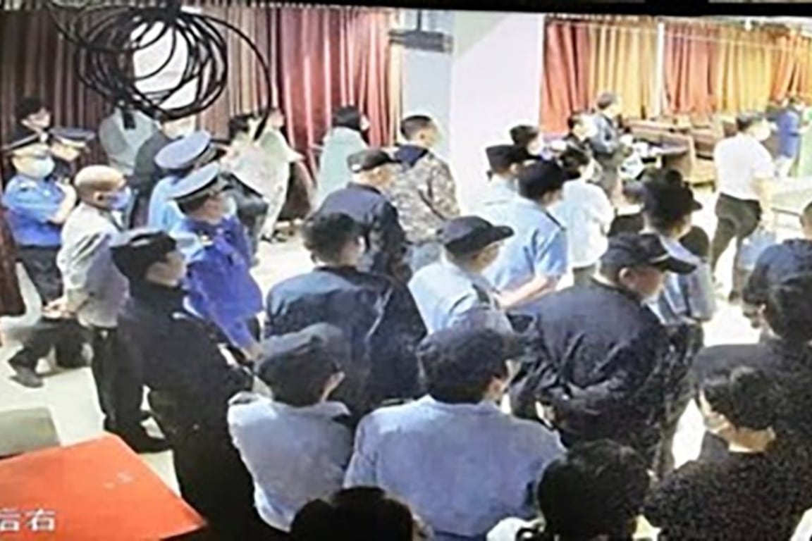 数十位警察冲击中兴教会