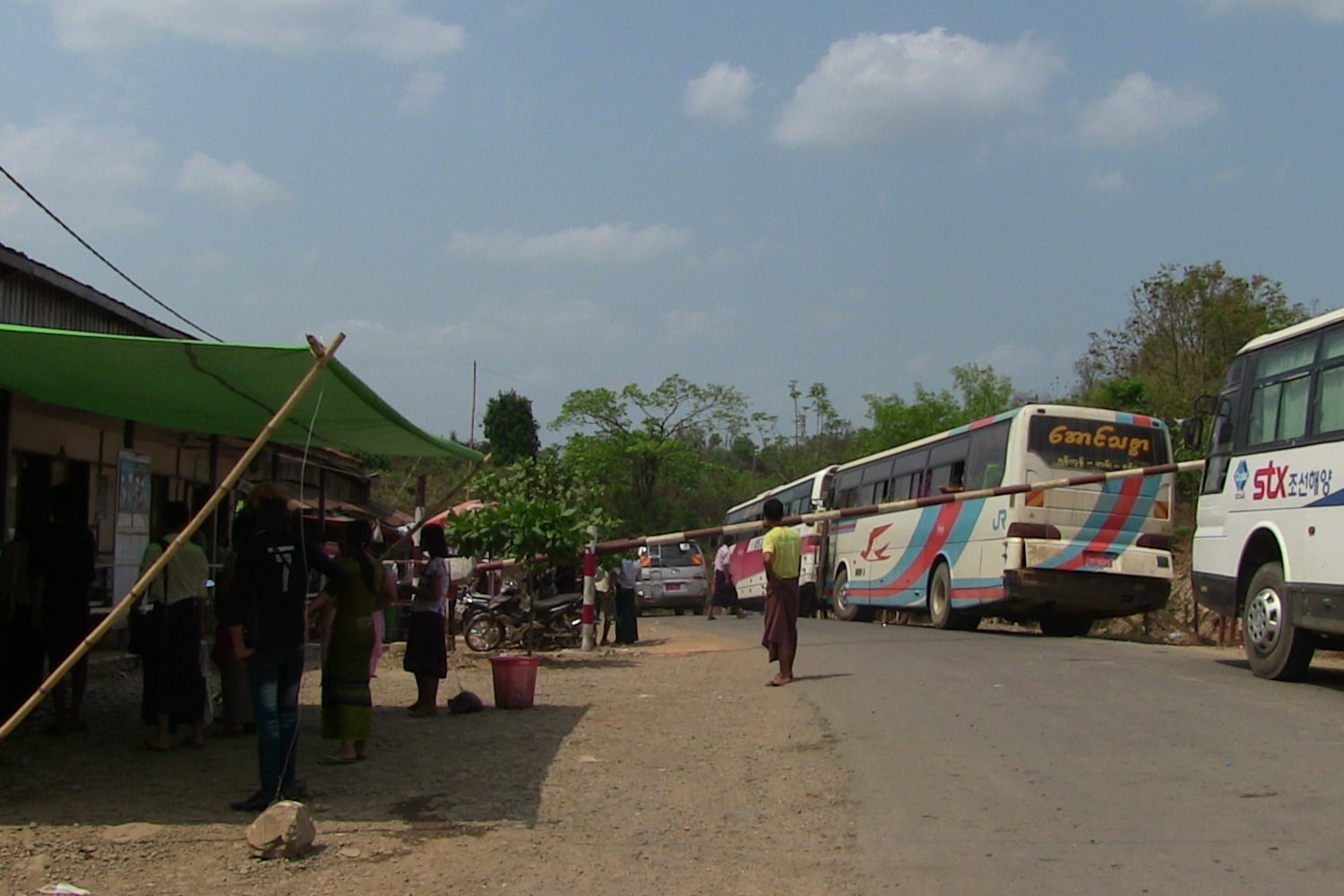 ‘Nowhere to go’ say west Myanmar residents trapped by fighting