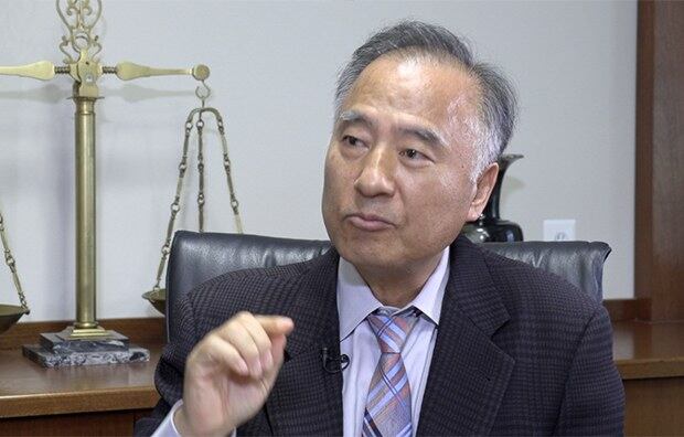 자유아시아방송과 회견하고 있는 전종준 변호사.