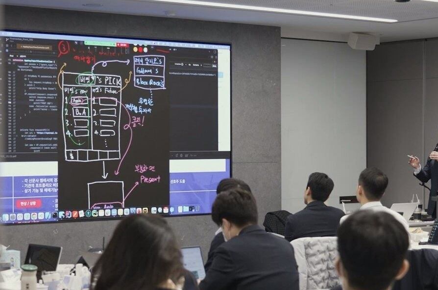 사진은 한 증권사의 신입사원들이 직무교육을 받는 모습.