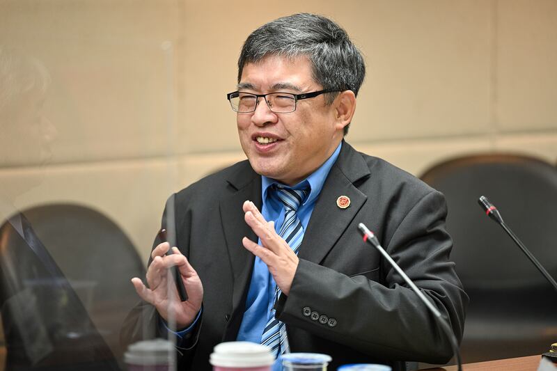 軍事專家舒孝煌指，中國軍艦數量雖多但在作戰概念、打擊能力、武器精準度上仍未追上美軍。（鍾廣政 攝）