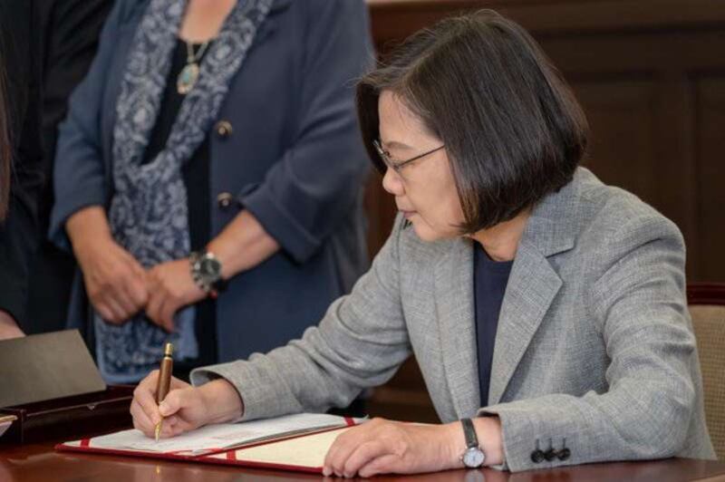 蔡英文5月22日签署同性婚姻专法。（取自蔡英文脸书）