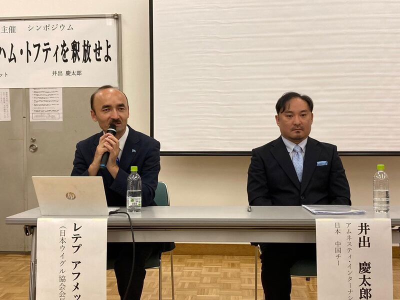 ئىلھام توختىنىڭ مۇددەتسىز قاماققا ھۆكۈم قىلىنغانلىقىنىڭ 10 يىللىقى مۇناسىۋىتى بىلەن ياپونىيە پايتەختى توكيودا ئۆتكۈزۈلگەن مەخسۇس يىغىندا خەلقئارا كەچۈرۈم تەشكىلاتى ياپونىيە شۆبىسىنىڭ مەسئۇلى كىتايى كېتارو (ئوڭدىن بىرىنچى كىشى) ۋە ياپونىيە ئۇيغۇر جەمئىيىتىنىڭ رەئىسى ئەخمەت لېتىپ سۆزلىدى. 2024-يىلى 23-سېنتەبىر، توكيو