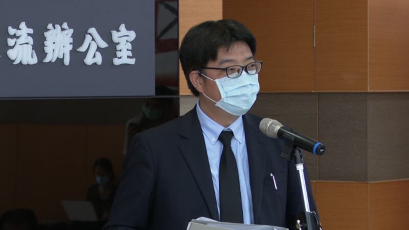 陆委会发言人邱垂正指“台港服务交流办公室”是为合法入境港人服务。(记者 李宗翰摄)