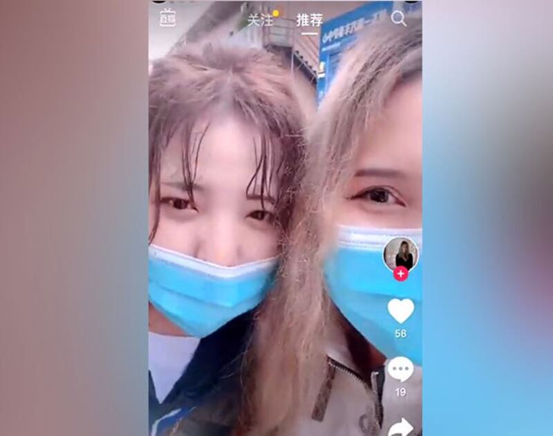 两位维吾尔族女子讲述在广州入住酒店被拒。（推特视频截图）