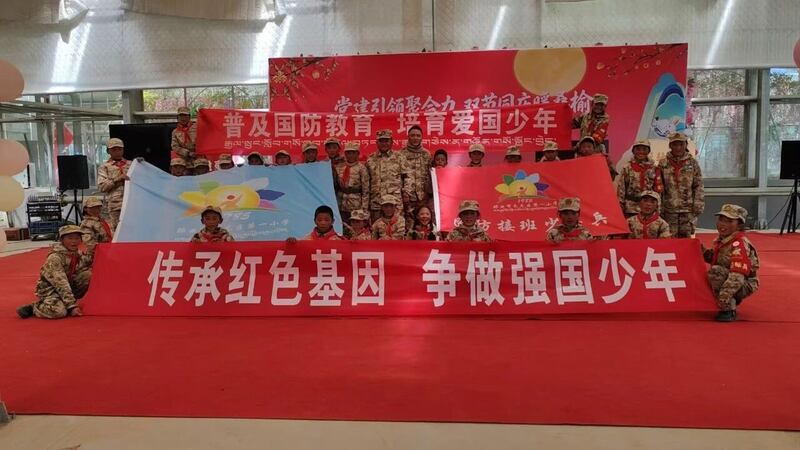 ནག་ཆུ་གསེར་རྙེད་ཆུས་ལ་སློབ་མར་དམག་སྦྱོང་བྱས་པ།