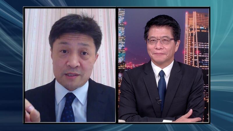 自由亚洲电台“亚洲很想聊”主持人戴忠仁（右），与会嘉宾、东京大学教授松田康博（左）。（RFA）