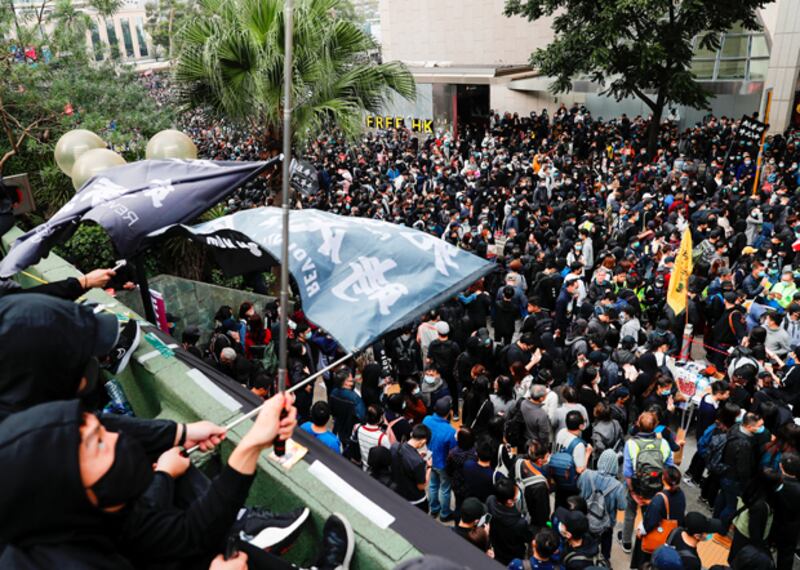 2020年1月19日，香港示威者舉行集會要求政改。國際特赦組織周四（30日）發表新一份「亞洲區年度人權報告」，回顧2019年亞太區25個國家及地區的人權狀況，提到去年是人民反抗的一年。（路透社）