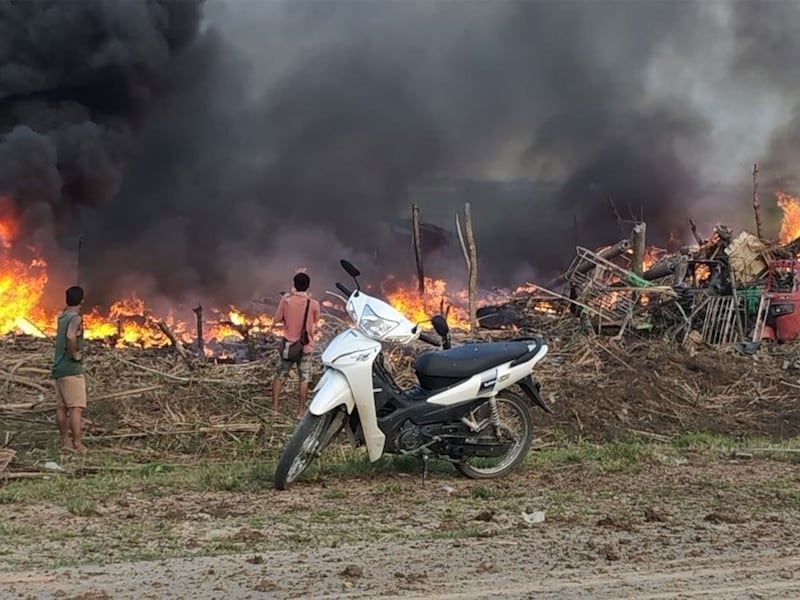 ပုဏ္ဏားကျွန်း စစ်ဘေးဒုက္ခသည်စခန်း ဗုံးကြဲခံရ၊ အနည်းဆုံး ခြောက်ဦးသေဆုံး