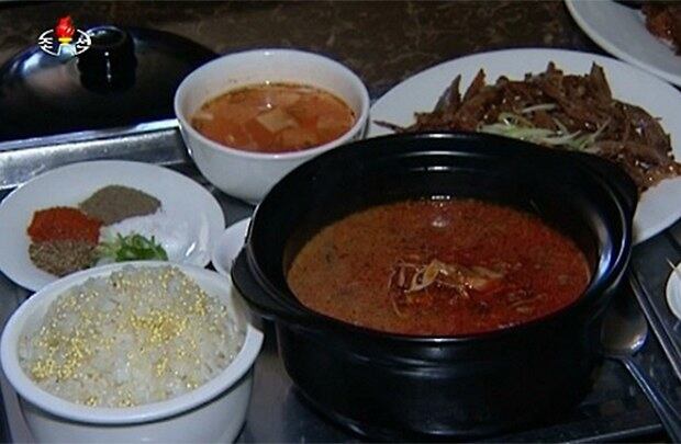 평양 신흥단고기집에서 판매하고 있는 단고기장(보신탕).