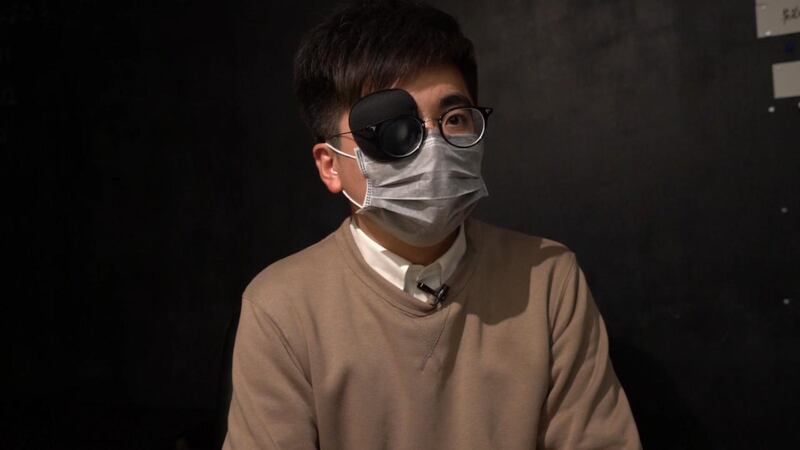 在拔萃女書院任教通識科的男教師楊子俊,於6.12當天到立法會大樓外參與示威活動,卻在毫無任何攻擊情況下,警方突然向他開槍,其右眼中槍被橡膠子彈打盲。(李智智 攝)