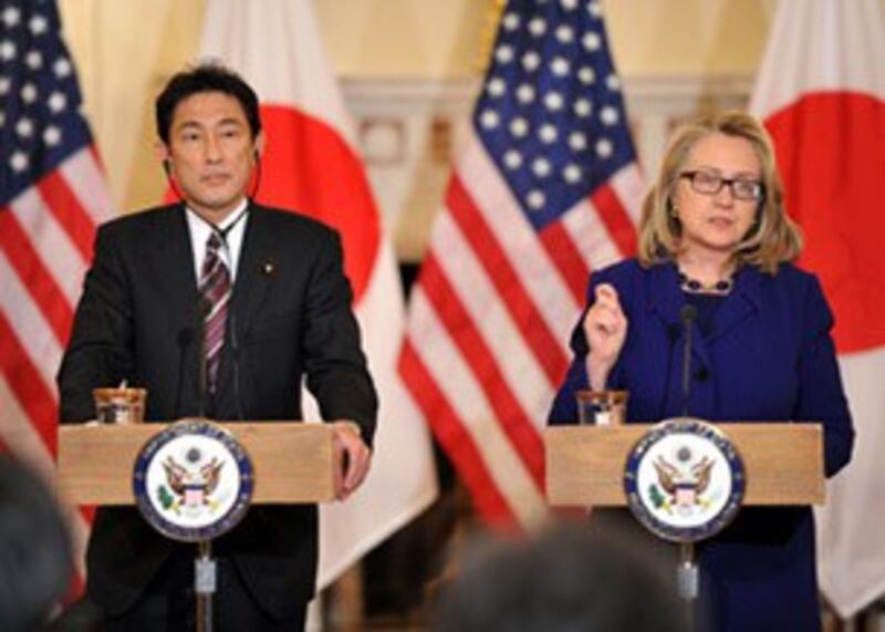 图片:美国国务卿克林顿18号在华盛顿会晤日本外相岸田文雄并在会谈后的联合记者会上表示,美国承认尖阁诸岛属于日本行政管辖范围,反对任何侵害日本行政管辖权的单边行为。对此,中国政府表示强烈不满和坚决反对。 (南洲提供)